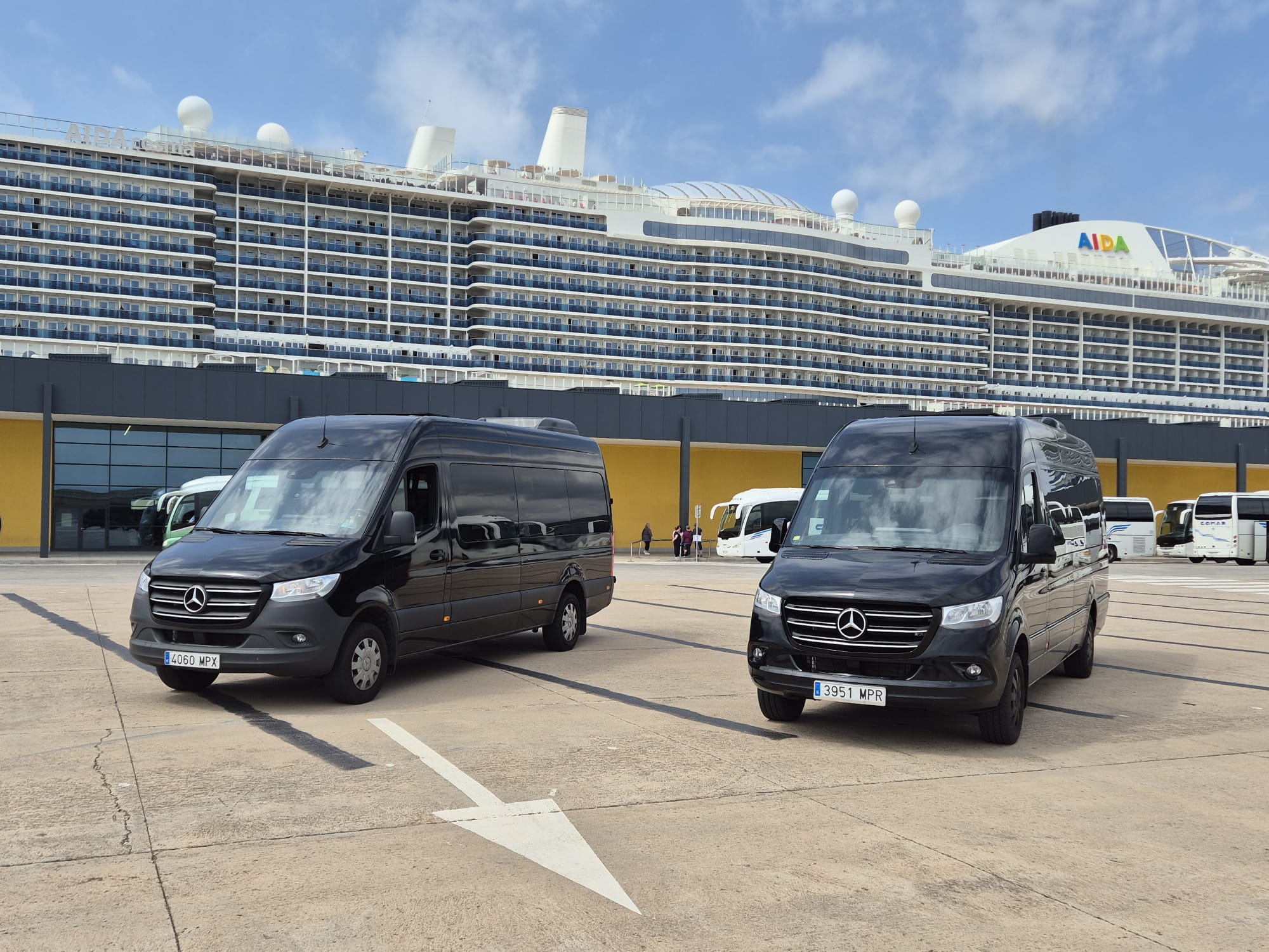 Elite Transfer Minibus Exterior Front